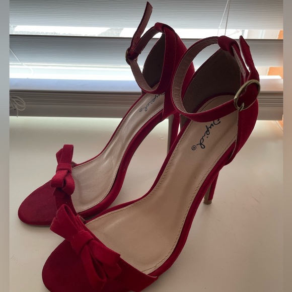 Beautiful Red Strappy Heeled Sandals - Size 7 - Picture 3 of 3